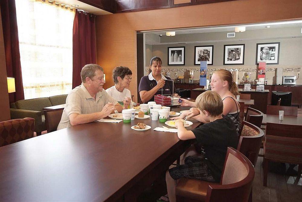 Hampton Inn & Suites Vineland Restoran fotoğraf